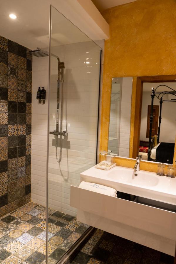 Villa Monument Hotel Aliayabiagba Extérieur photo